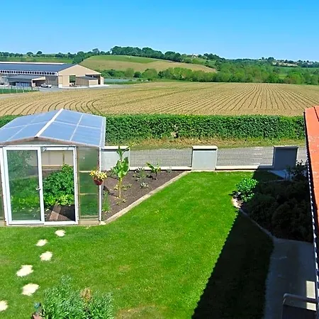 Chez Michel Et Josette Bed & Breakfast 3*