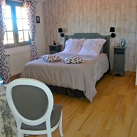 Chez Michel Et Josette Bed & Breakfast 3*