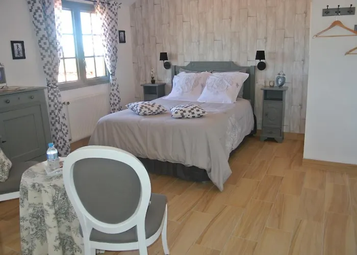 Chez Michel Et Josette Bed & Breakfast 3*